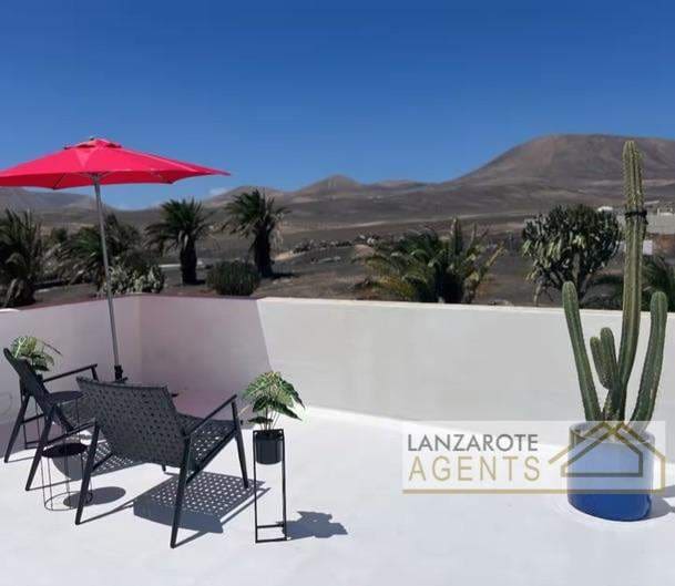 2 soveværelse Villa til salg i Puerto Calero med swimmingpool - € 529.000 (Ref: 9255859)