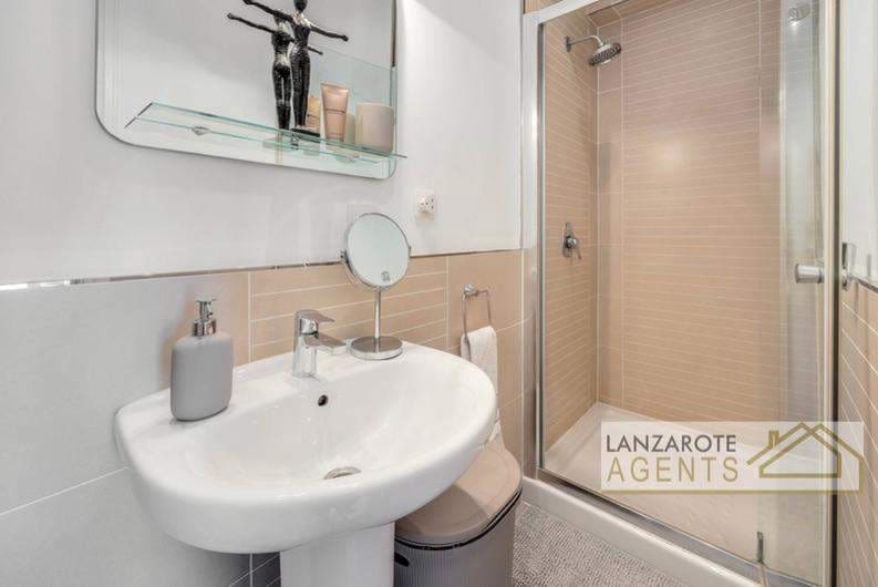 2 soveværelse Villa til salg i Puerto Calero med swimmingpool - € 529.000 (Ref: 9255859)