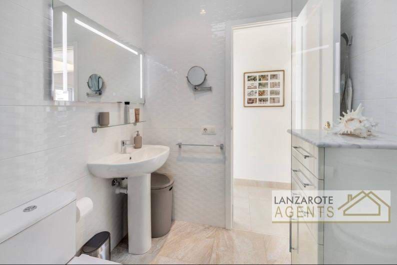 2 soveværelse Villa til salg i Puerto Calero med swimmingpool - € 529.000 (Ref: 9255859)