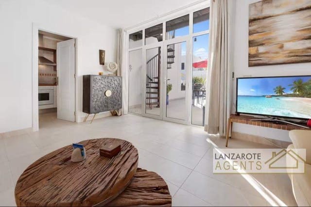 2 sovrum Villa till salu i Puerto Calero, Yaiza med pool - 529 000 € (Ref: 9255859)