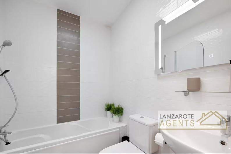 2 soveværelse Villa til salg i Puerto Calero med swimmingpool - € 529.000 (Ref: 9255859)