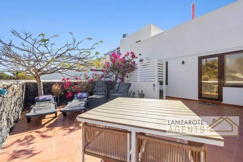 2 soveværelse Villa til salg i Puerto Calero med swimmingpool - € 529.000 (Ref: 9255859)