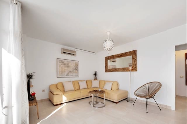 2 soverom Villa til salgs i Puerto Calero, Yaiza med svømmebasseng - € 529 000 (Ref: 9255859)