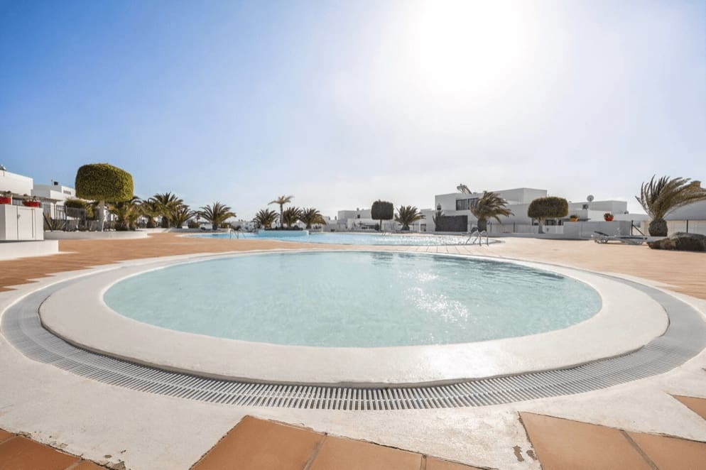 2 soverom Villa til salgs i Puerto Calero med svømmebasseng - € 529 000 (Ref: 9255859)