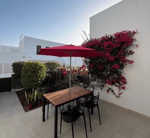 2 bedroom Villa for sale in Puerto Calero with pool - € 449,000 (Ref: 9255859)