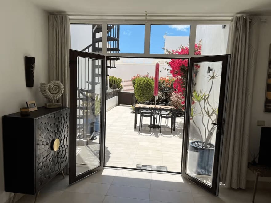 2 bedroom Villa for sale in Puerto Calero with pool - € 449,000 (Ref: 9255859)