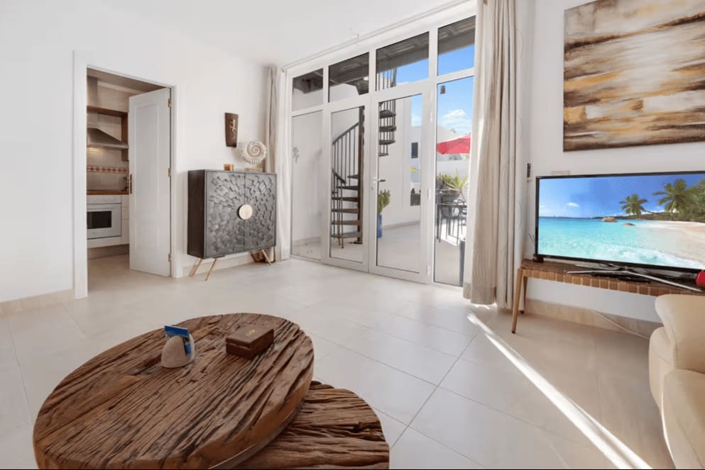 2 bedroom Villa for sale in Puerto Calero with pool - € 449,000 (Ref: 9255859)