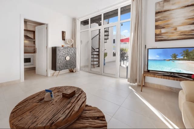 2 Zimmer Villa zu verkaufen in Puerto Calero, Yaiza mit Pool - 459.000 € (Ref: 9255859)