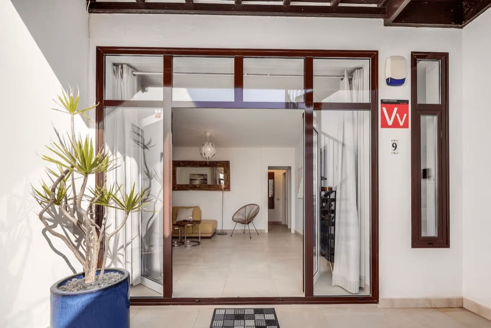 2 bedroom Villa for sale in Puerto Calero with pool - € 449,000 (Ref: 9255859)