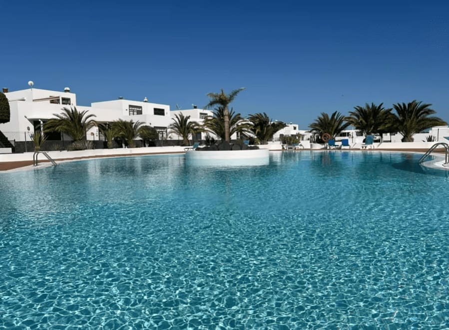 2 bedroom Villa for sale in Puerto Calero with pool - € 449,000 (Ref: 9255859)