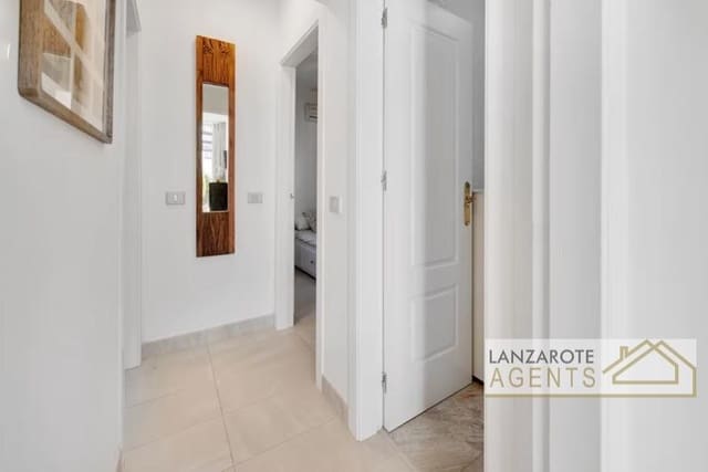 2 soverom Villa til salgs i Puerto Calero, Yaiza med svømmebasseng - € 449 000 (Ref: 9255859)