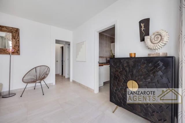 2 soverom Villa til salgs i Puerto Calero, Yaiza med svømmebasseng - € 449 000 (Ref: 9255859)