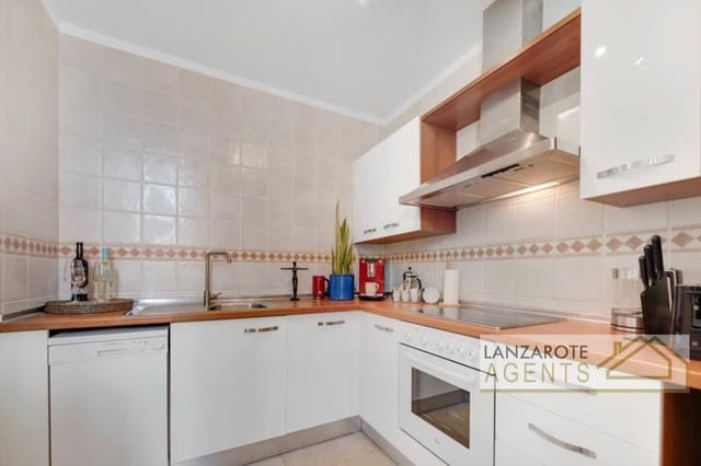 2 soverom Villa til salgs i Puerto Calero, Yaiza med svømmebasseng - € 449 000 (Ref: 9255859)