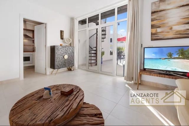 2 soverom Villa til salgs i Puerto Calero, Yaiza med svømmebasseng - € 449 000 (Ref: 9255859)