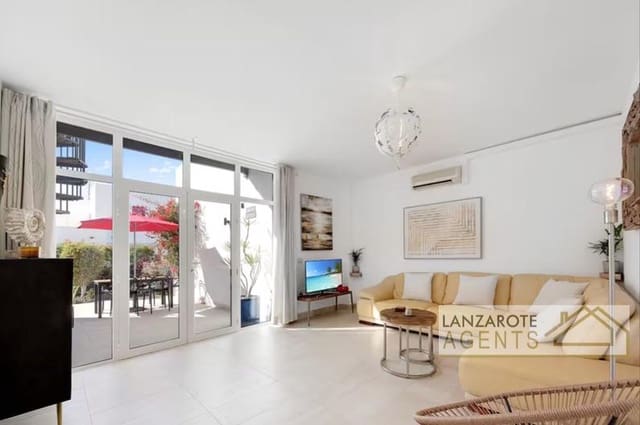 2 soverom Villa til salgs i Puerto Calero, Yaiza med svømmebasseng - € 449 000 (Ref: 9255859)