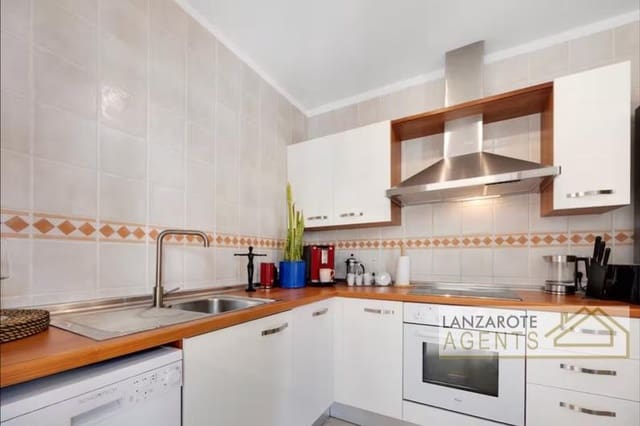 2 soverom Villa til salgs i Puerto Calero, Yaiza med svømmebasseng - € 449 000 (Ref: 9255859)