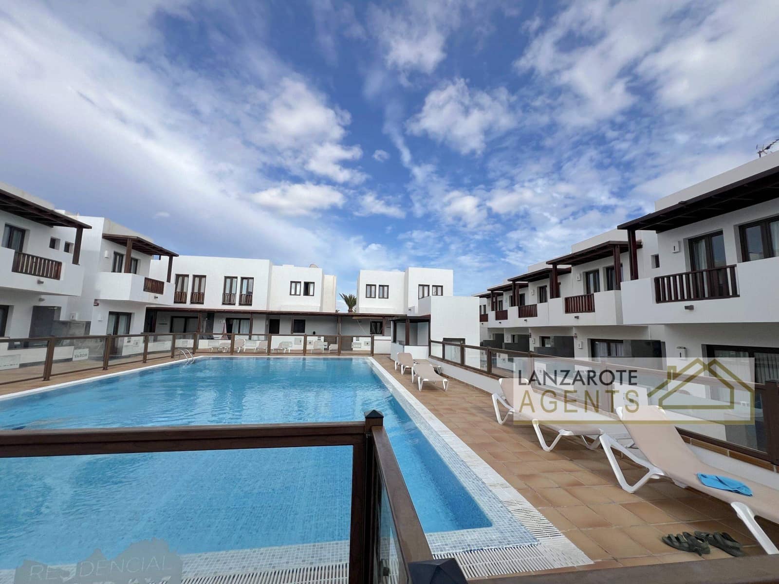 3 soveværelse Villa til salg i Puerto Calero med swimmingpool garage - € 380.000 (Ref: 9296345)