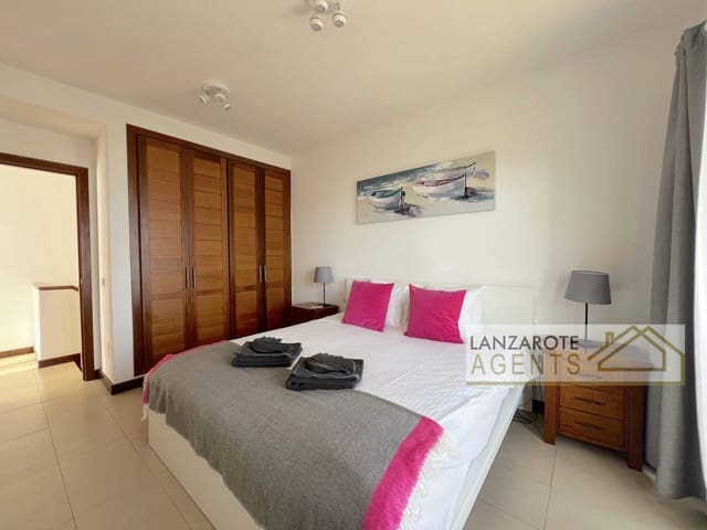 3 soveværelse Villa til salg i Puerto Calero, Yaiza med swimmingpool garage - € 380.000 (Ref: 9296345)