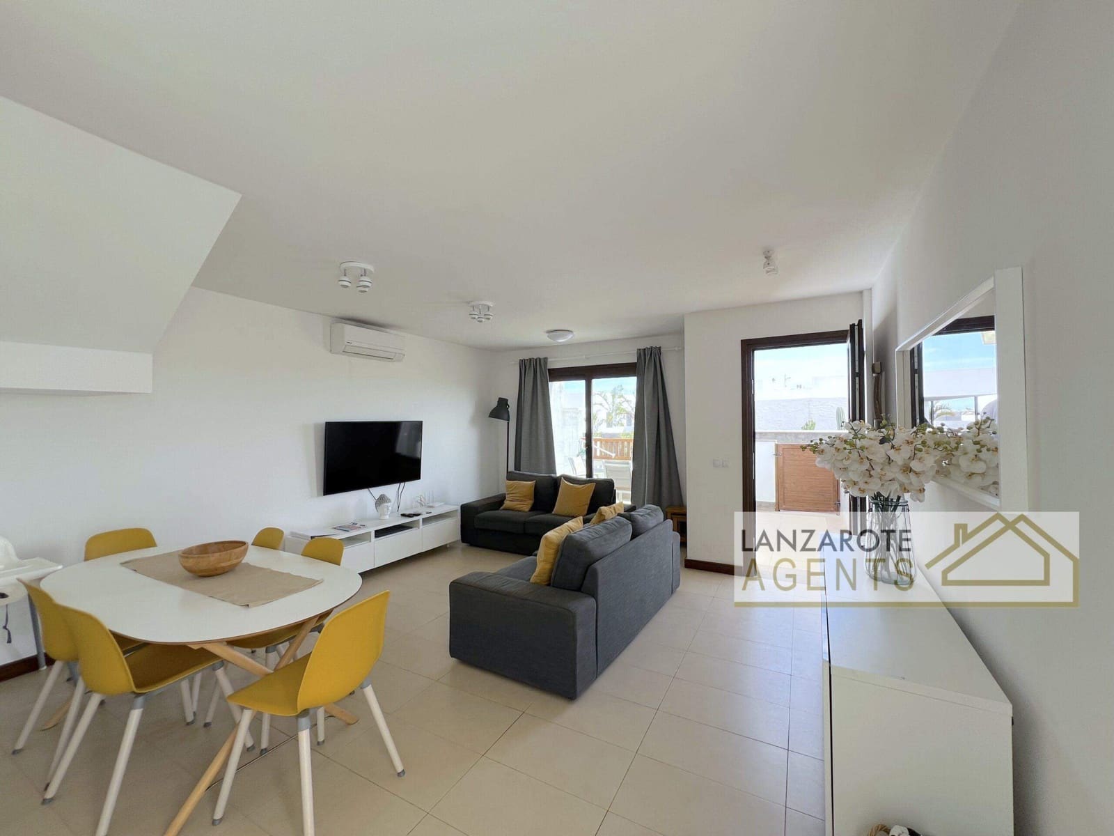 3 soveværelse Villa til salg i Puerto Calero med swimmingpool garage - € 380.000 (Ref: 9296345)