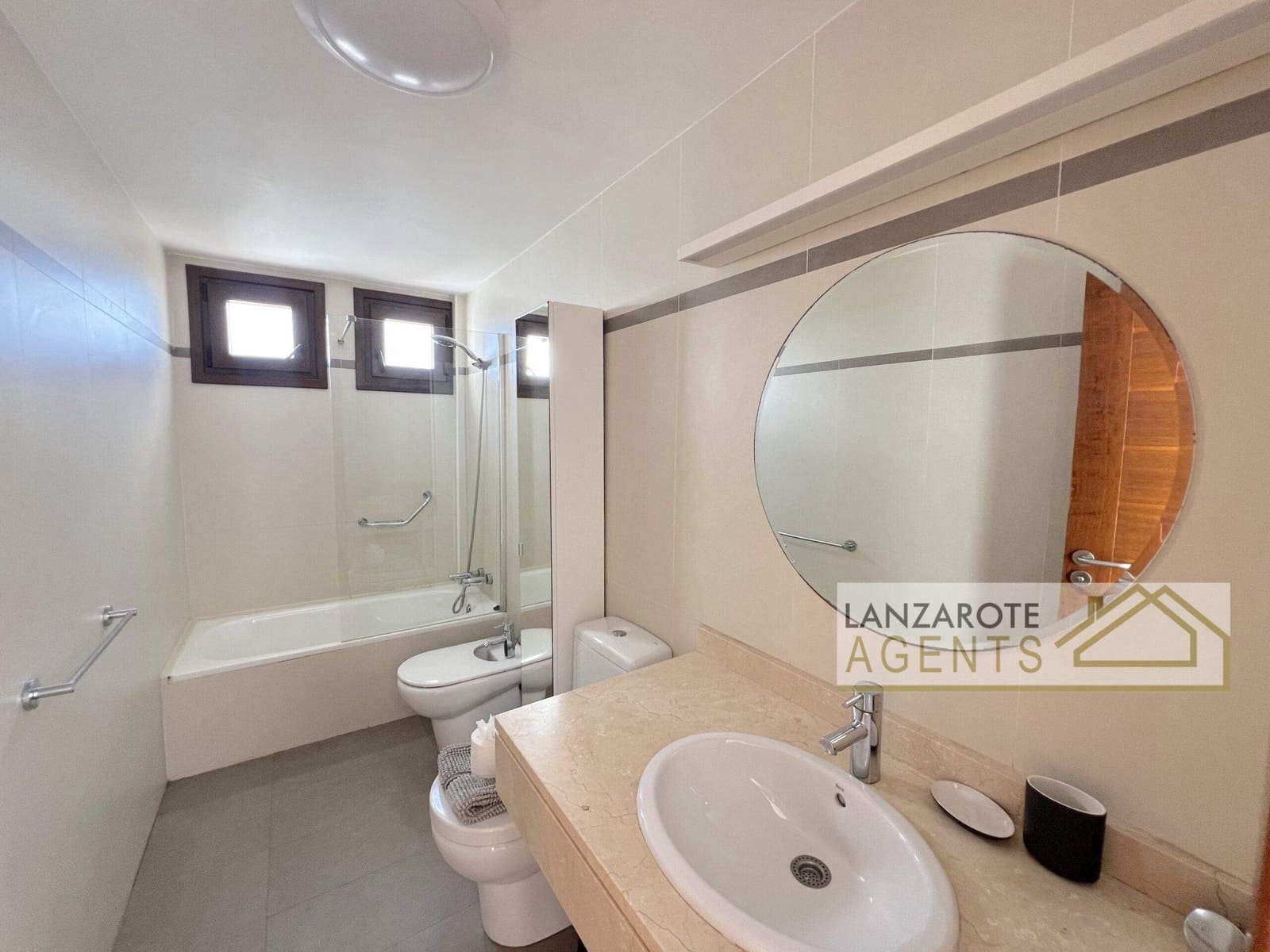 3 soveværelse Villa til salg i Puerto Calero med swimmingpool garage - € 380.000 (Ref: 9296345)