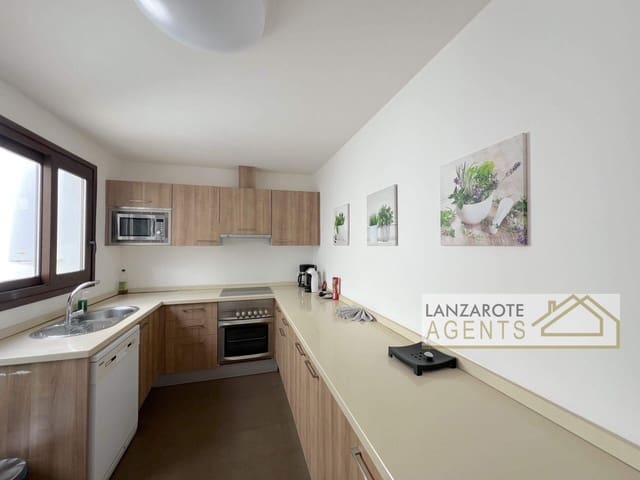 3 soveværelse Villa til salg i Puerto Calero, Yaiza med swimmingpool garage - € 380.000 (Ref: 9296345)