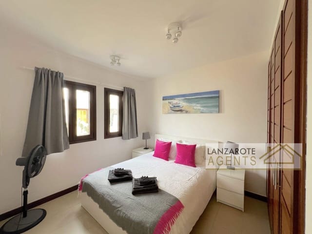 3 soveværelse Villa til salg i Puerto Calero, Yaiza med swimmingpool garage - € 380.000 (Ref: 9296345)