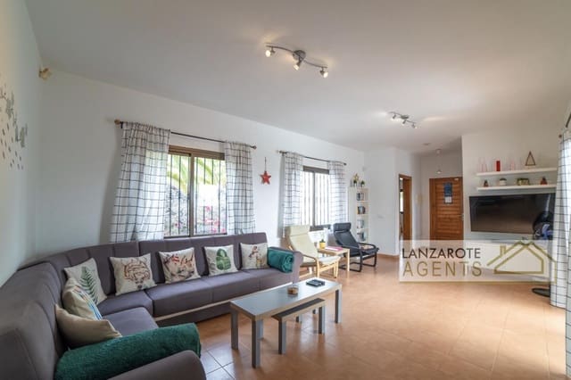 3 makuuhuone Huvila myytävänä paikassa Playa Blanca, Yaiza mukana uima-altaan - 499 000 € (Ref: 9298868)