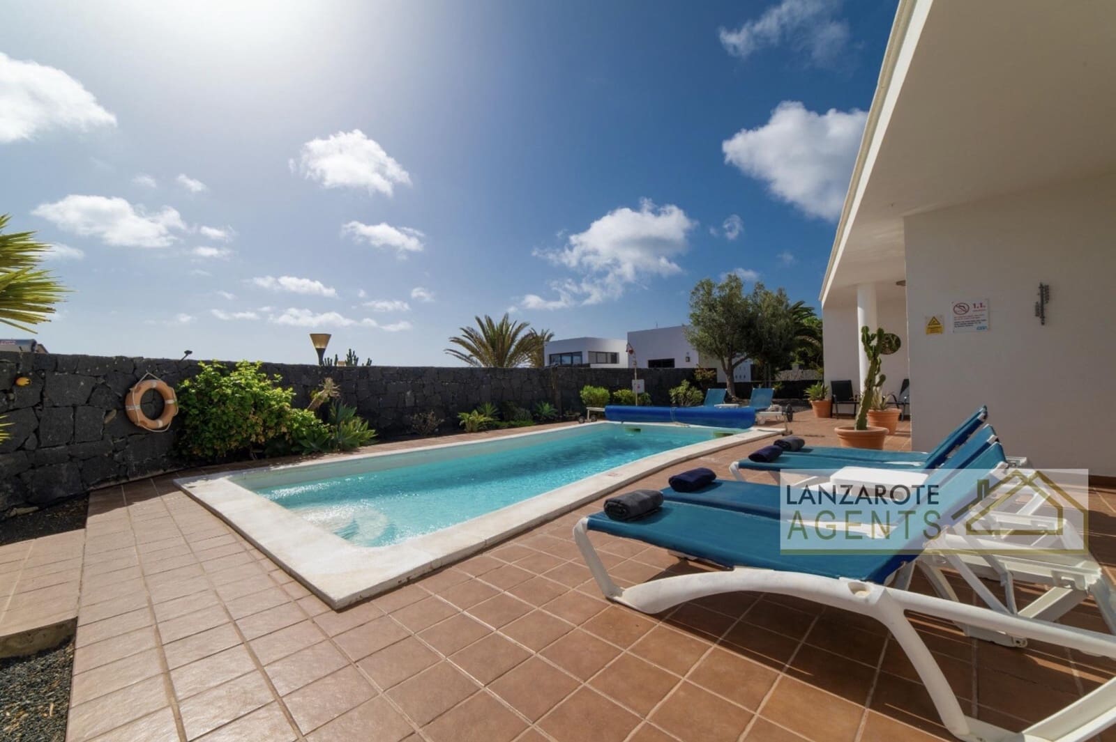 3 makuuhuone Huvila myytävänä paikassa Playa Blanca mukana uima-altaan - 499 000 € (Ref: 9298868)