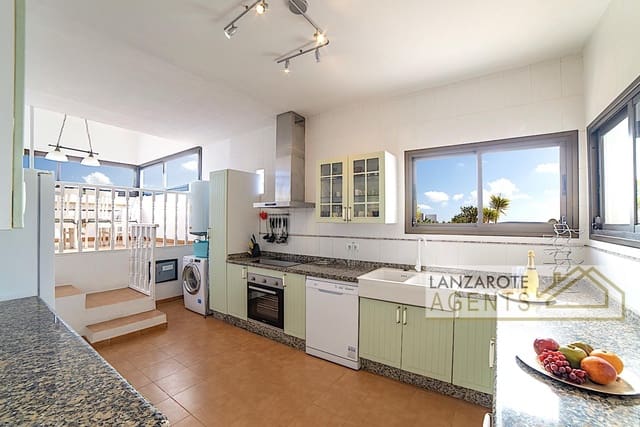 3 makuuhuone Huvila myytävänä paikassa Playa Blanca, Yaiza mukana uima-altaan - 499 000 € (Ref: 9298868)