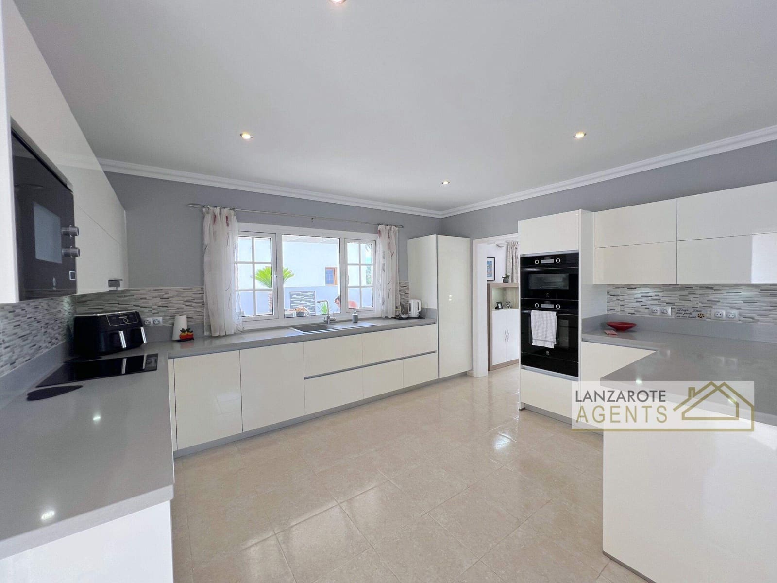 4 makuuhuone Huvila myytävänä paikassa Yaiza mukana uima-altaan - 565 000 € (Ref: 9322338)