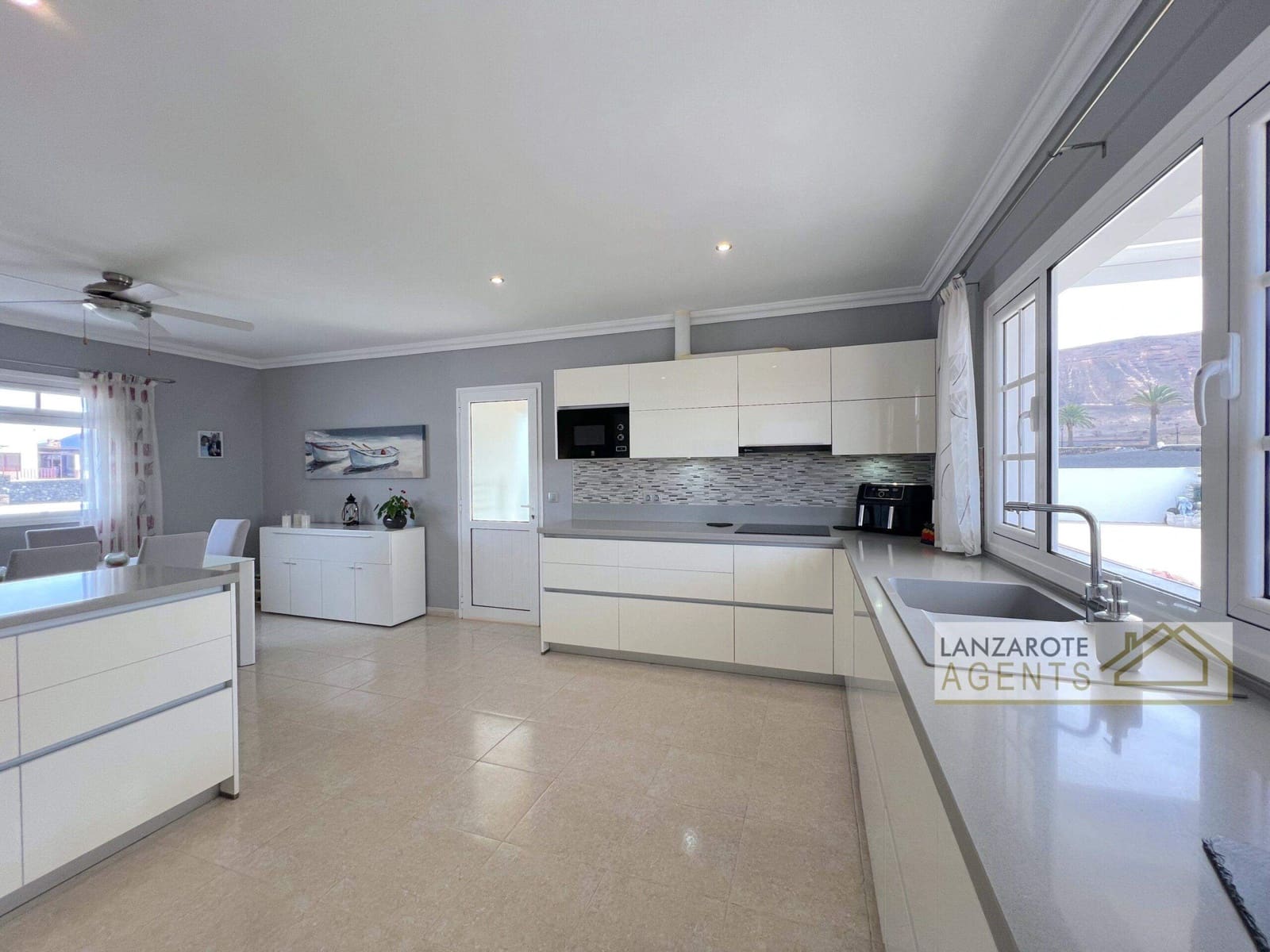 4 makuuhuone Huvila myytävänä paikassa Yaiza mukana uima-altaan - 565 000 € (Ref: 9322338)