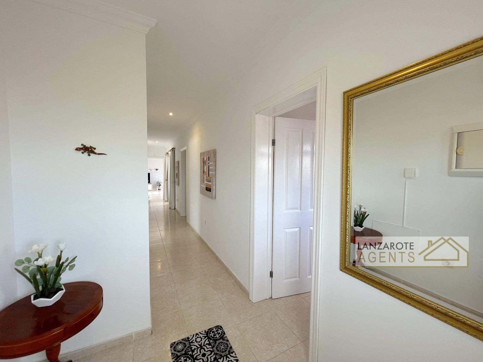 4 makuuhuone Huvila myytävänä paikassa Yaiza mukana uima-altaan - 565 000 € (Ref: 9322338)