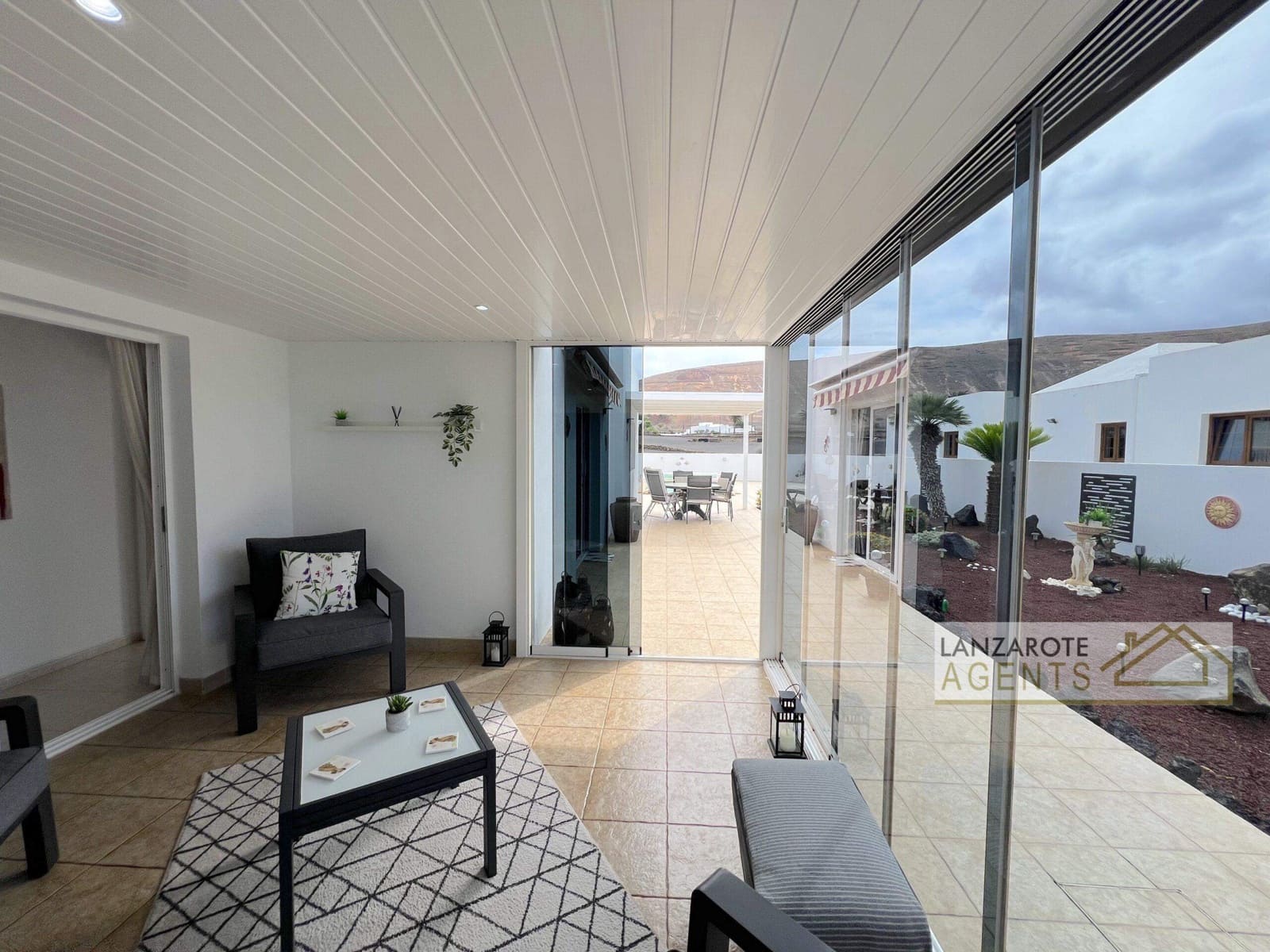 4 makuuhuone Huvila myytävänä paikassa Yaiza mukana uima-altaan - 565 000 € (Ref: 9322338)