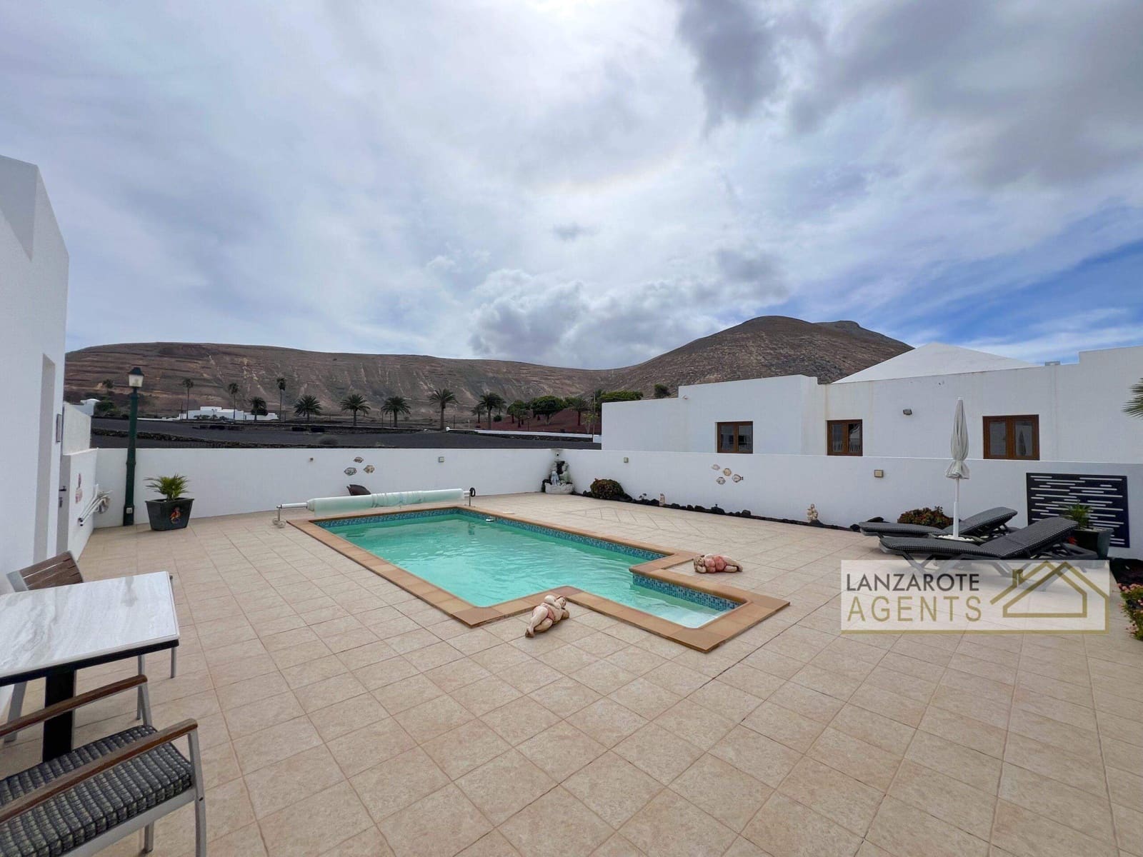 4 makuuhuone Huvila myytävänä paikassa Yaiza mukana uima-altaan - 565 000 € (Ref: 9322338)