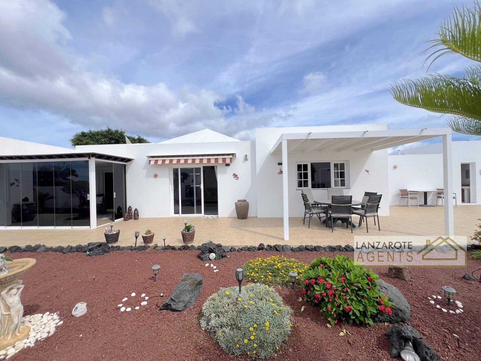 4 makuuhuone Huvila myytävänä paikassa Yaiza mukana uima-altaan - 565 000 € (Ref: 9322338)