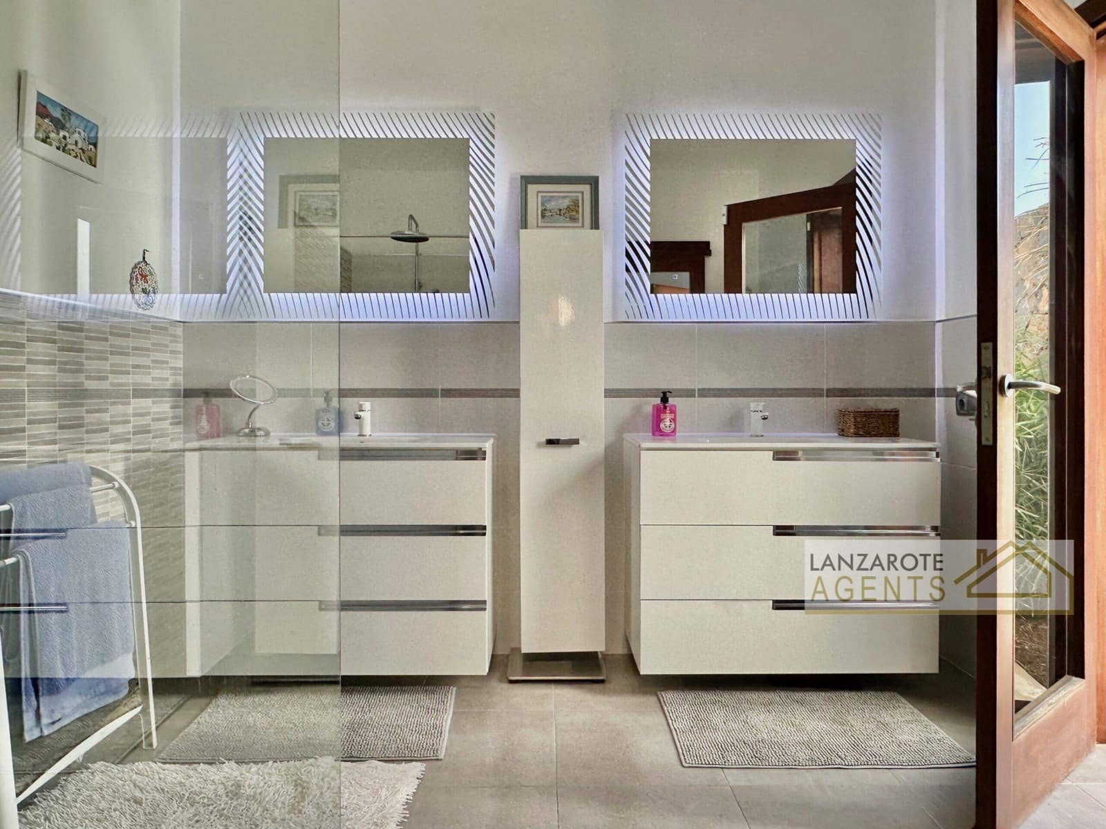 5 soveværelse Villa til salg i Las Brenas med swimmingpool - € 849.000 (Ref: 9343966)