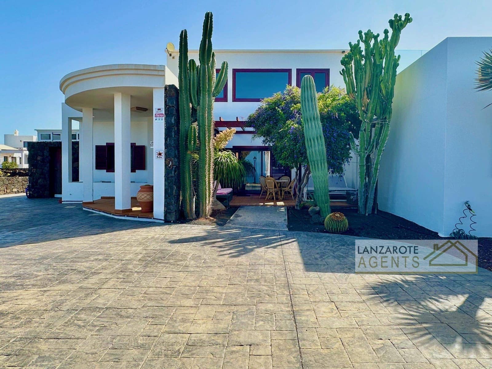 5 soveværelse Villa til salg i Las Brenas med swimmingpool - € 799.000 (Ref: 9343966)