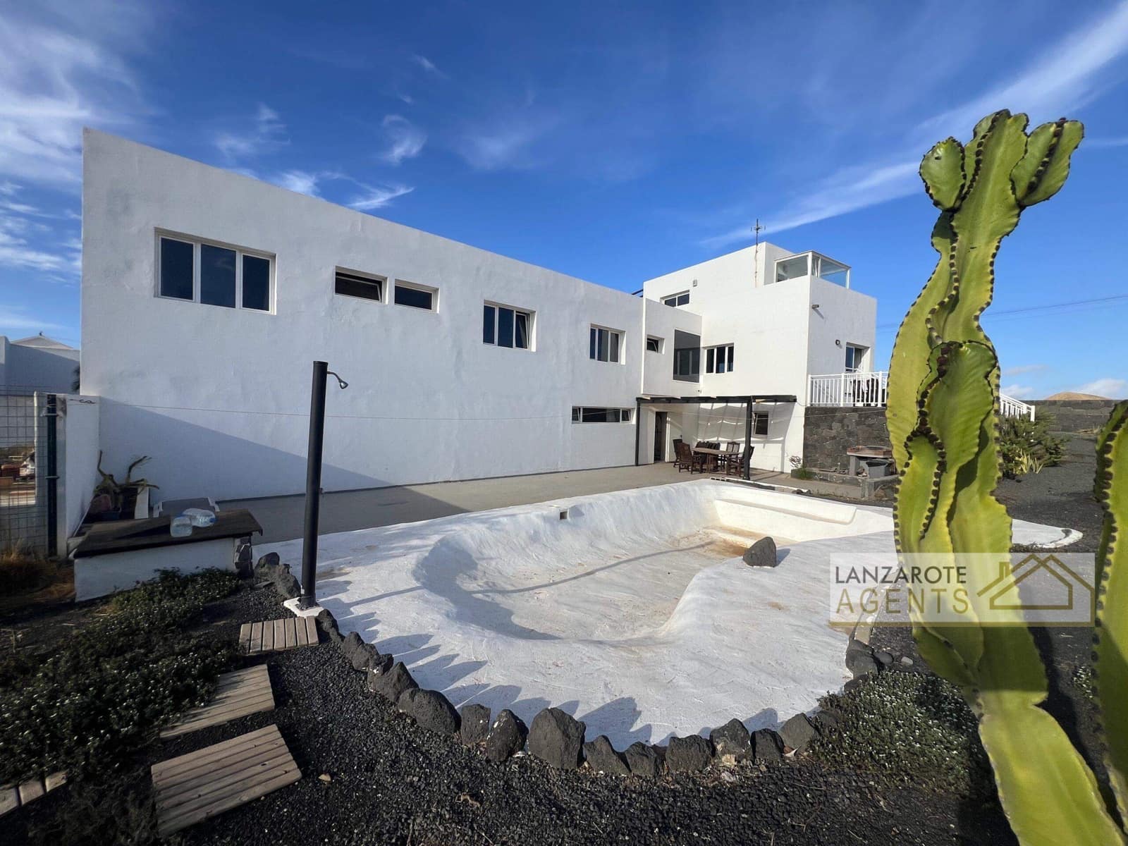 5 bedroom Finca/Country House for sale in El Cuchillo with pool - € 650,000 (Ref: 9352833)