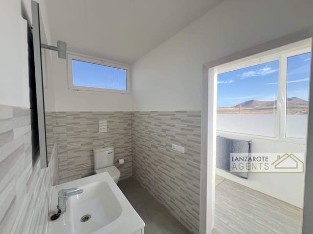 5 bedroom Finca/Country House for sale in El Cuchillo, Tinajo with pool - € 650,000 (Ref: 9352833)