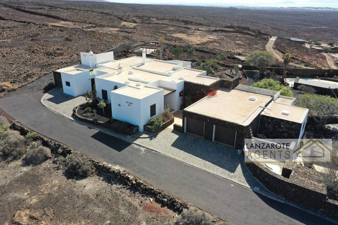 5 soveværelse Villa til salg i Las Brenas med swimmingpool garage - € 950.000 (Ref: 9354236)