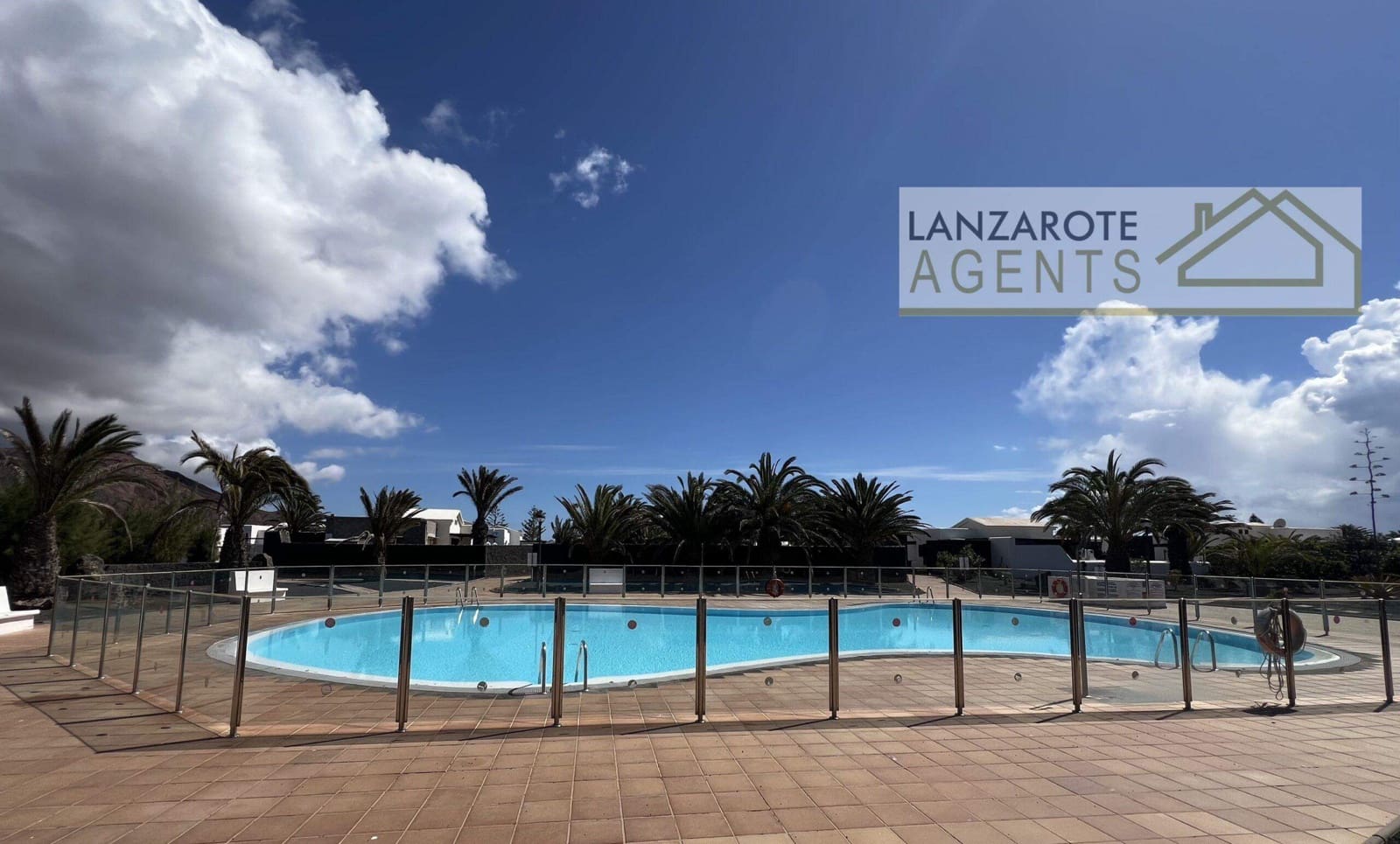 2 soveværelse Villa til salg i Playa Blanca med swimmingpool - € 380.000 (Ref: 9374068)