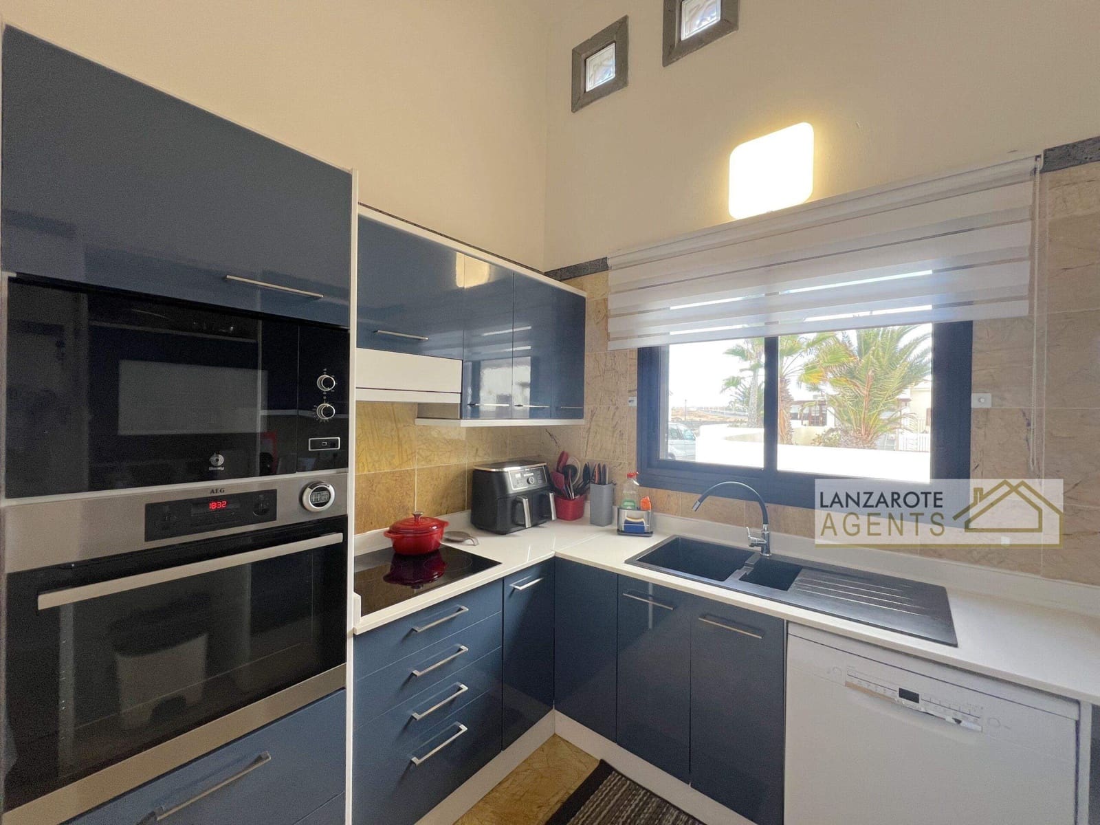 2 soveværelse Villa til salg i Playa Blanca med swimmingpool - € 380.000 (Ref: 9374068)
