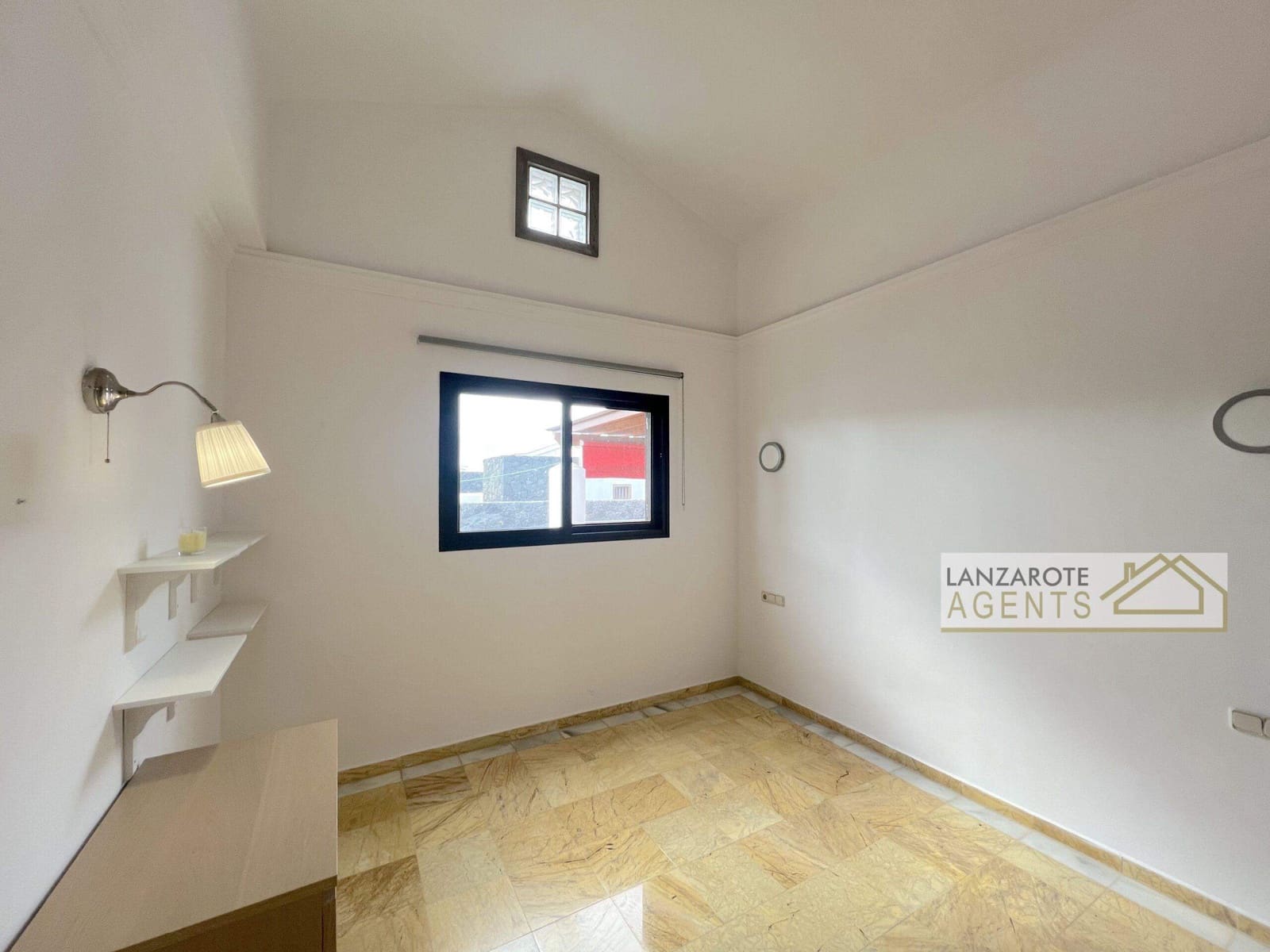 2 soveværelse Villa til salg i Playa Blanca med swimmingpool - € 380.000 (Ref: 9374068)