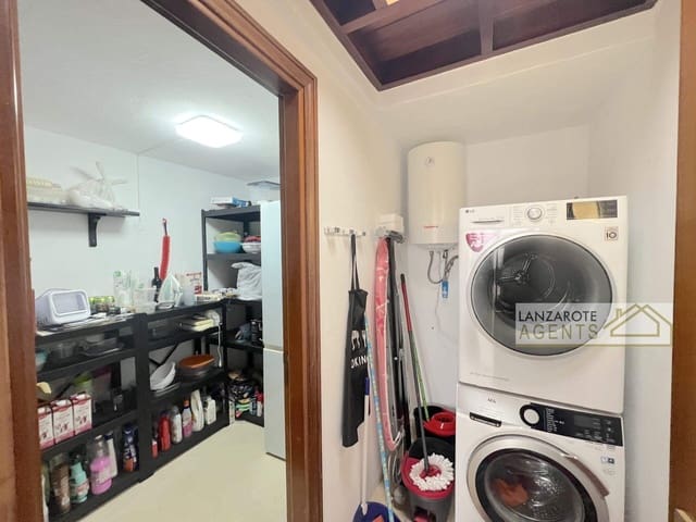 2 soveværelse Villa til salg i Playa Blanca, Yaiza med swimmingpool - € 380.000 (Ref: 9374068)