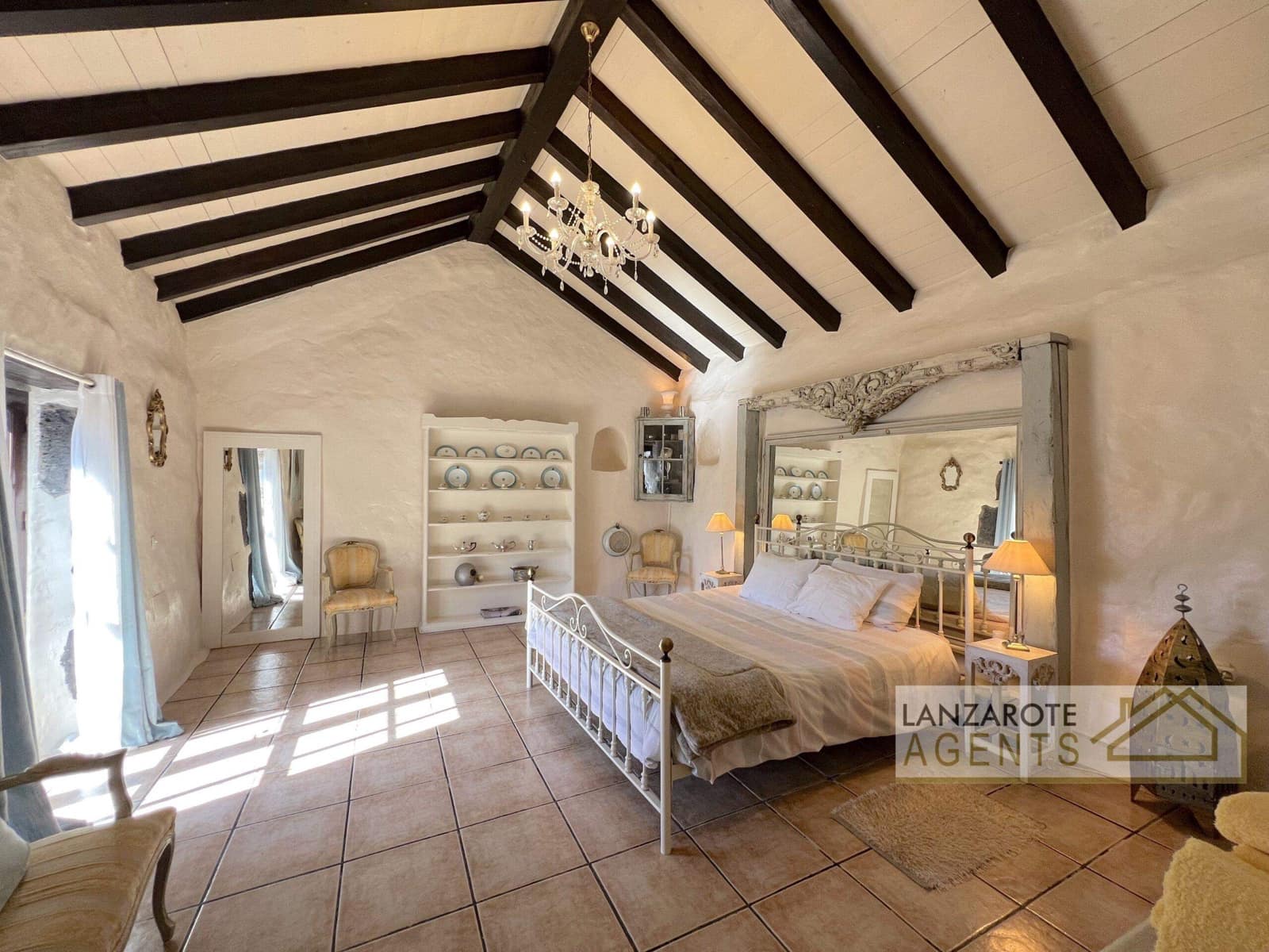 5 slaapkamer Villa te koop in Teguise met zwembad - € 895.000 (Ref: 9451407)