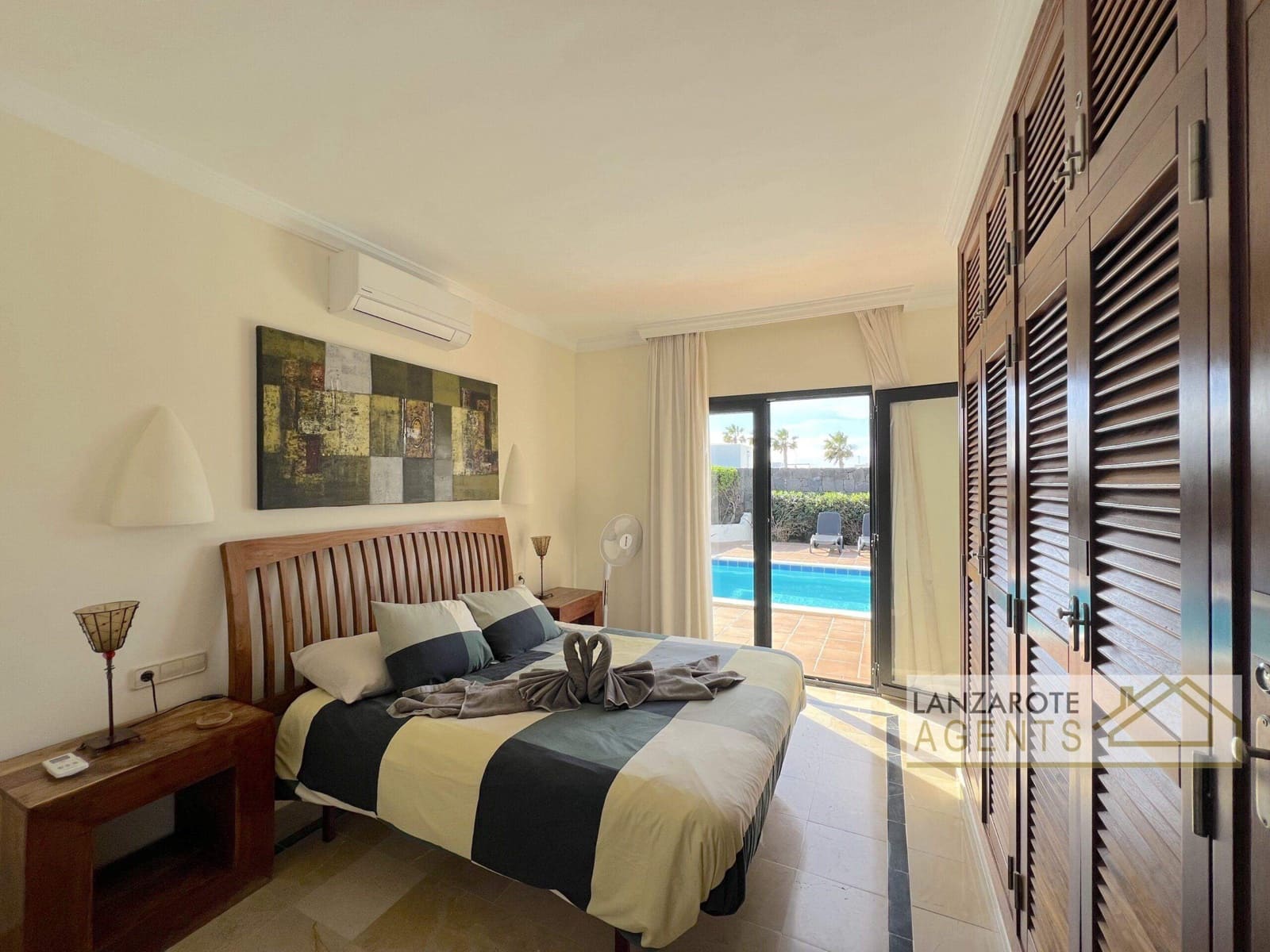 3 bedroom Villa for sale in Playa Blanca with pool - € 475,000 (Ref: 9470730)