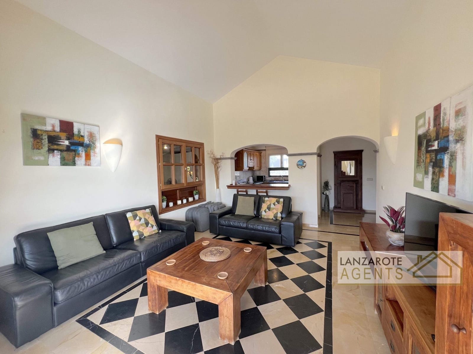 3 bedroom Villa for sale in Playa Blanca with pool - € 475,000 (Ref: 9470730)