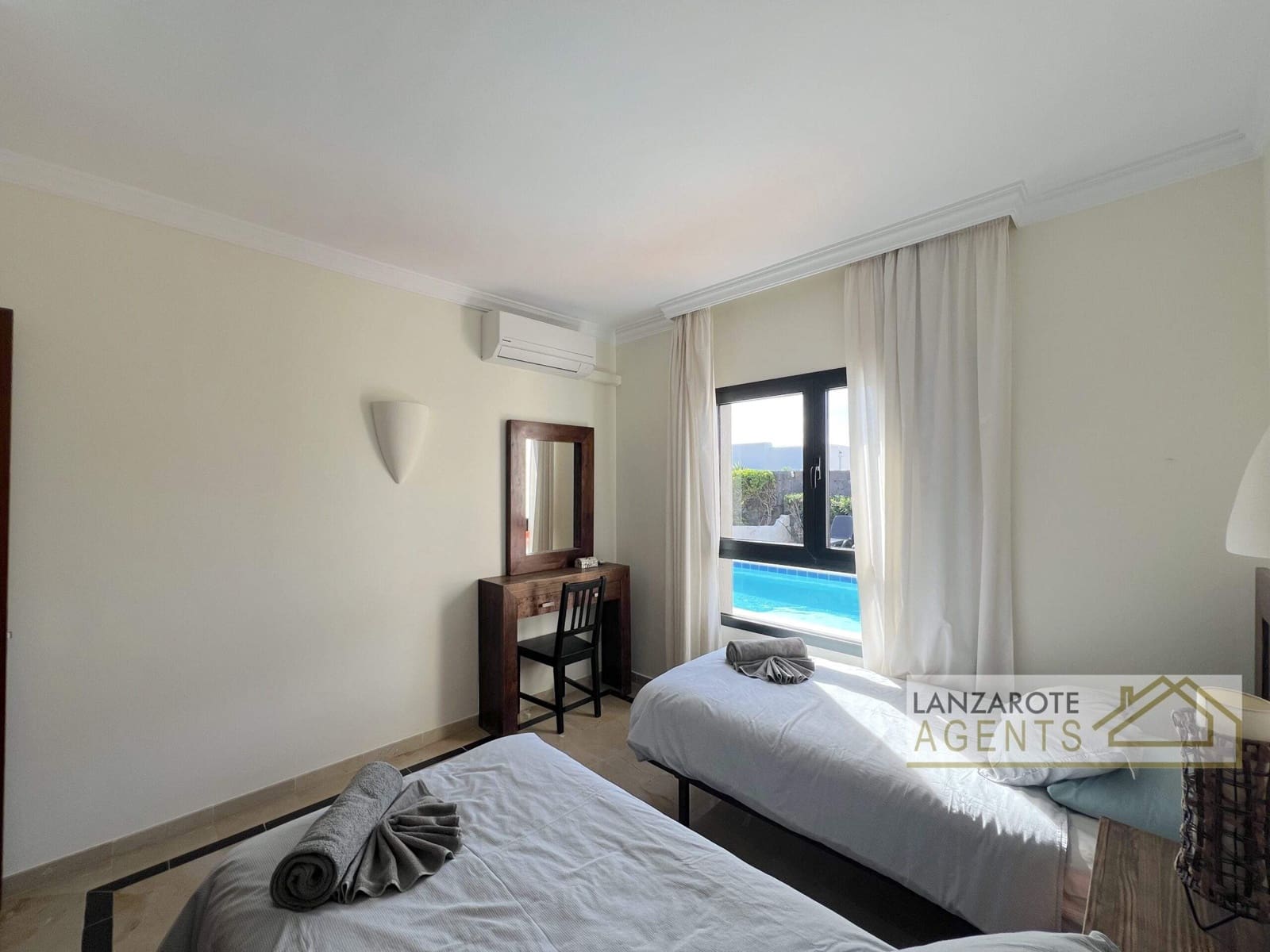 3 bedroom Villa for sale in Playa Blanca with pool - € 475,000 (Ref: 9470730)