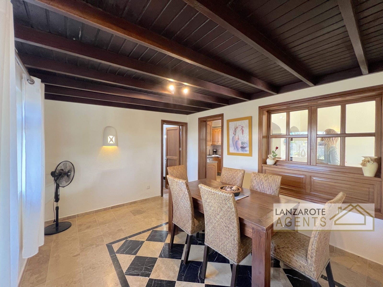 3 bedroom Villa for sale in Playa Blanca with pool - € 475,000 (Ref: 9470730)