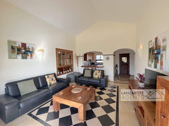 3 sypialnia Willa na sprzedaż w Playa Blanca, Yaiza z basenem - 475 000 € (Ref: 9470730)